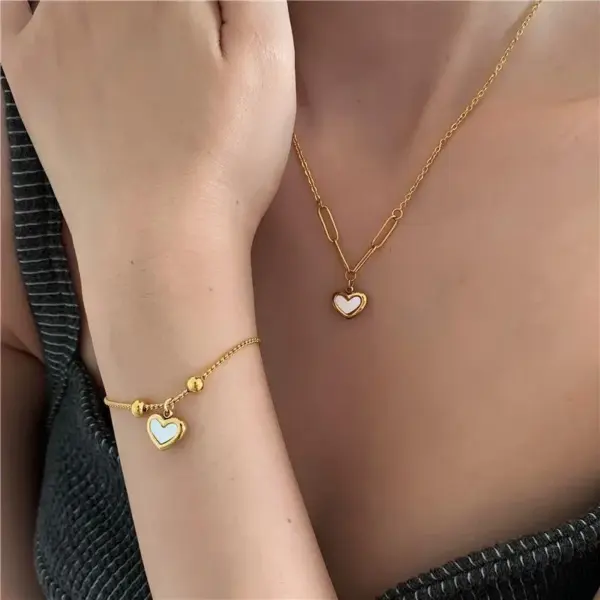 Wholesale Retro Heart Shape Titanium Steel Plating Pendant Necklace 1 Piece