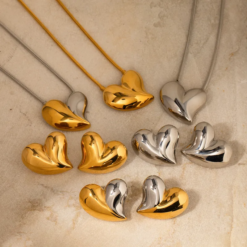 Wholesale 1 Pair Retro Simple Style Heart Shape Plating Stainless Steel 18k Gold Plated Ear Studs