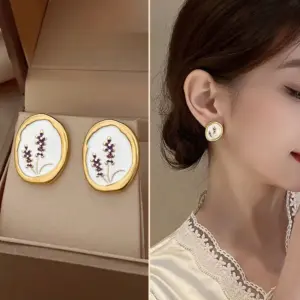 59# Yajin Retro White Lavender Auricular Needle