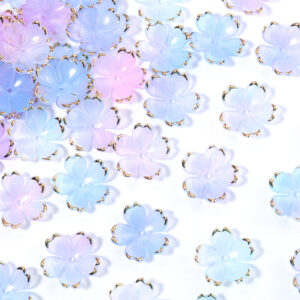 Sakura petals are blue and purple, about 1.8cm in diameter