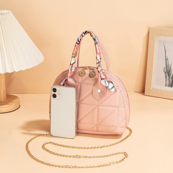 Wholesale Women's handbags 2025 new style, textured niche handbags, shell-shaped, triangular embroidered, cross-border trendy small bags for women.