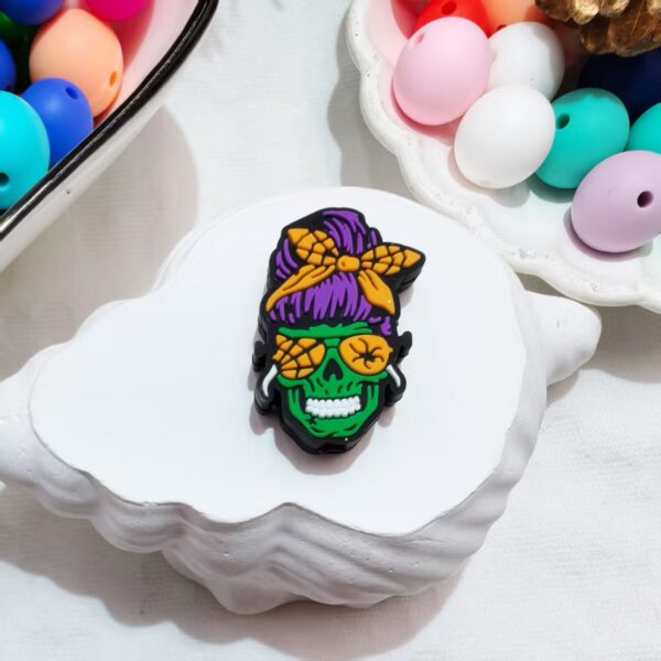 Wholesale e-commerce product: Green Gulu Head Silicone Cartoon Beads, wholesale from the factory, DIY silicone beads.