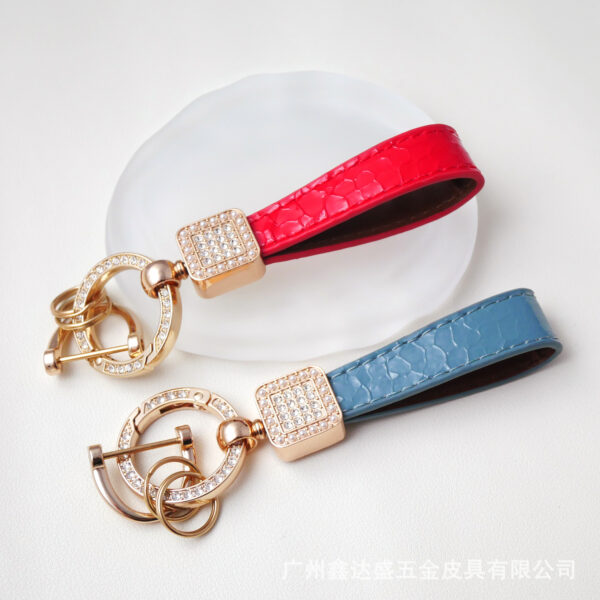 Wholesale Fashion texture car keychain girl accessories light luxury simple key buckle diamond spring ring small gift