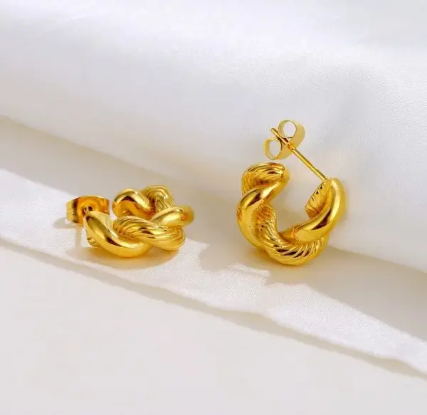 Wholesale 304 Stainless Steel C Shape PVD Coated 18K Gold Plated 18K Gold Simple Style Classic Style Waterproof Non Tarnish Plating Gold Ear Studs