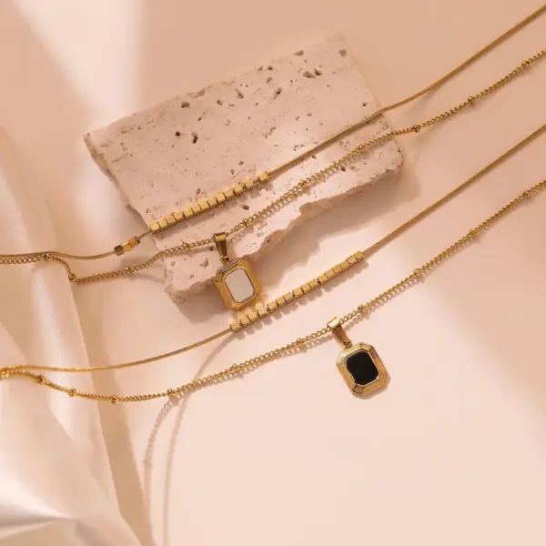 Wholesale PVD Coated 18K Gold Plated Geometric 304 Stainless Steel Vintage Style Simple Style Commute Waterproof Non Tarnish 304 Stainless Steel Pendant Necklace