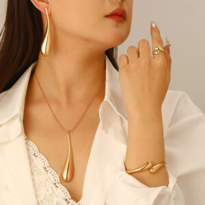 01 glossy earrings set of four