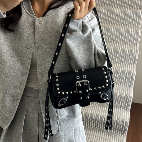 Wholesale Hot Girl Rivet Personalized Shoulder Bag Underarm Baguette Women's Bag