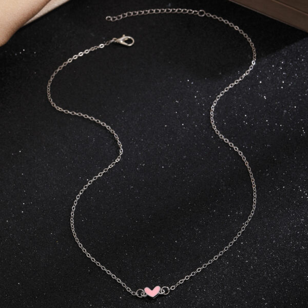 oly-ffc66fc9d439fa55bc4a6c2e6fce5c49 Wholesale Versatile heart necklace with a simple yet sophisticated peach heart pendant