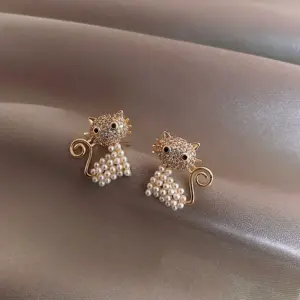 Cute Cat Alloy Inlay Artificial Pearls Rhinestones Women's Ear Studs 1 Pair