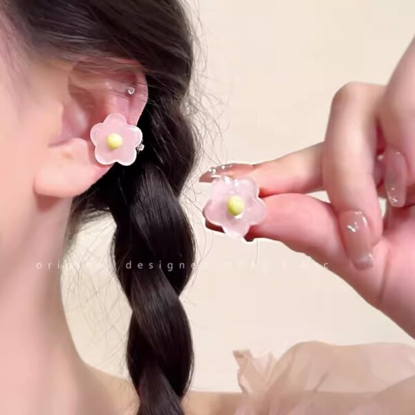 Wholesale Summer graffiti ~ color flower ear clip women's 2024 new earrings without earholes dopamine sweet temperament earrings