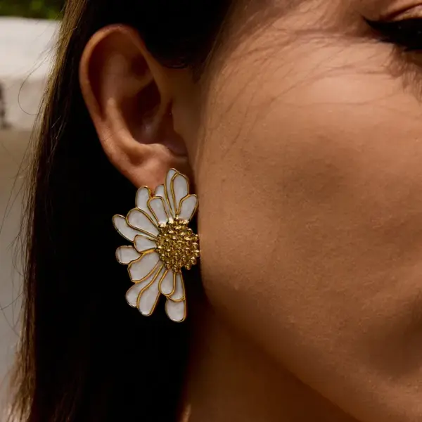 Wholesale 304 Stainless Steel Flower PVD Coated 18K Real Gold Plated 18K Gold Casual Elegant Waterproof Non Tarnish Plating Gold Ear Studs