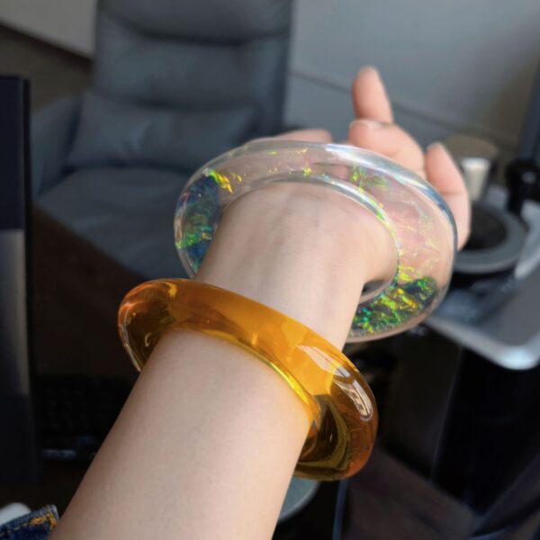 Wholesale Resin Oval Transparent Bracelet, Exaggerated Design, Personalized Translucent Oval Fashionable Bracelet