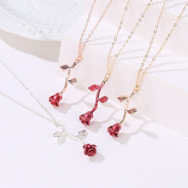 Wholesale Romantic Valentine's Day Rose Necklace Stereo Flower Pendant Collarbone Chain Gift for Girlfriend
