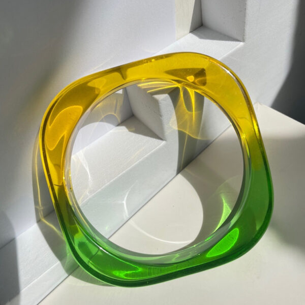 Wholesale fashion gradient transparent acrylic bracelet shaped resin square bracelet