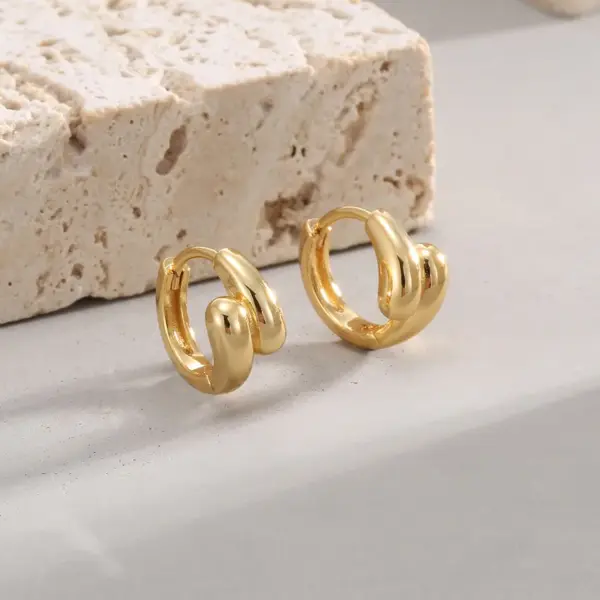 Wholesale Copper Solid Color Rack Plated Artificial Pearls 18K Gold Plated Retro Shiny Earrings