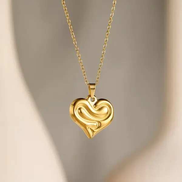 Wholesale 201 Stainless Steel 304 Stainless Steel Ferroalloy Sun Heart Shape Flower Electroplating Ion Plating (IP) Real Gold Plated Simple Style Waterproof Non Tarnish Cable Chain Gold Pendant Necklace