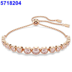 Diamond-covered pink diamond bracelet