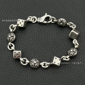Dice bracelet