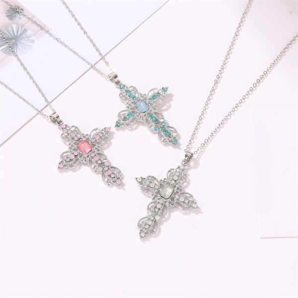 Wholesale Fashion Classic Cross Necklace Bohemian Style Hollow Diamond Neck Chain Clavicle Chain