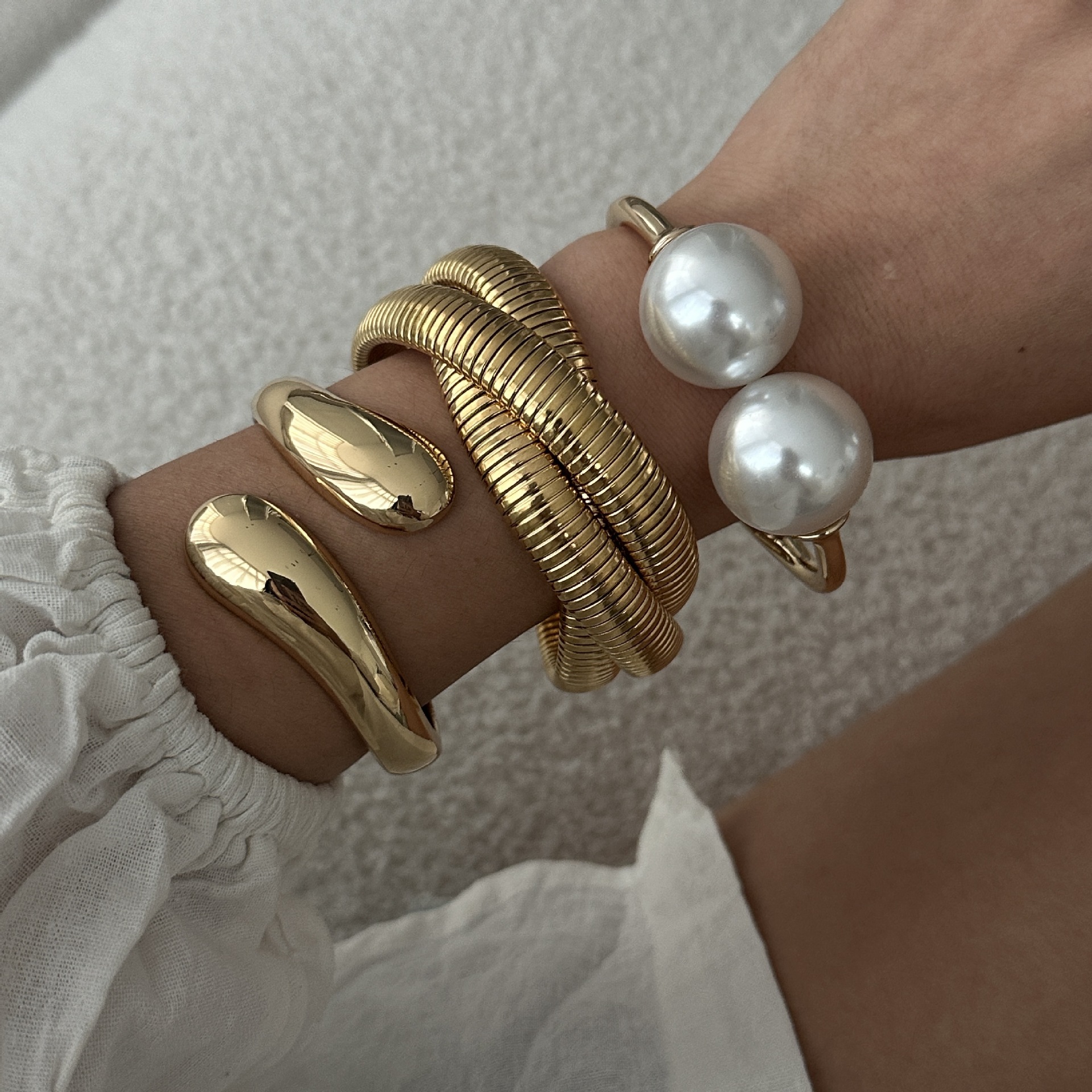 Wholesale European and American Cross-border Fashion Open Bracelet Metallic Pearl Design Bracelet