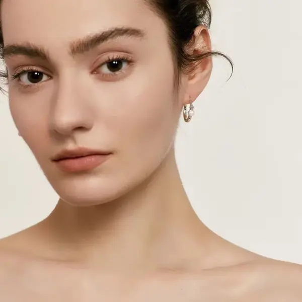 Wholesale Elegant Simple Pearl Women's Earrings Fashionable High-End Design Sensation Versatile Clip-On Jewelry Accessories