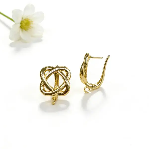 Wholesale Geometric Smooth Stud Earrings For Women In Copper With Golden Plated Water Plating And 0.03µm-0.05µm Thickness