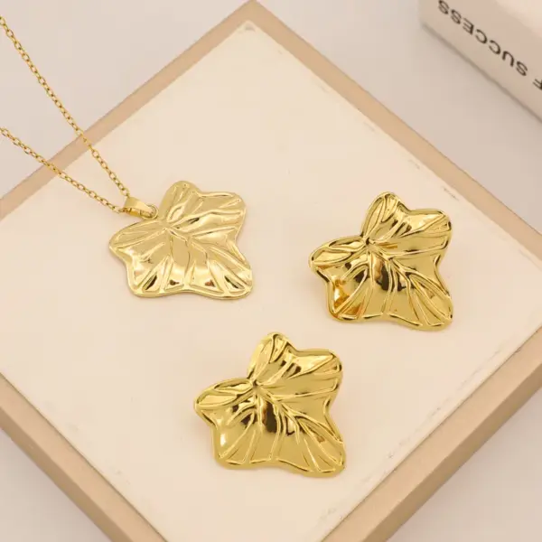 Wholesale Leaf Pattern Waterproof Non Tarnish Stud Earrings For Women With 0.03µm Water Plating And 18K Real Gold Plated 304 Stainless Steel