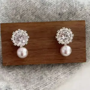 Snowflake Pearl Stud Earrings