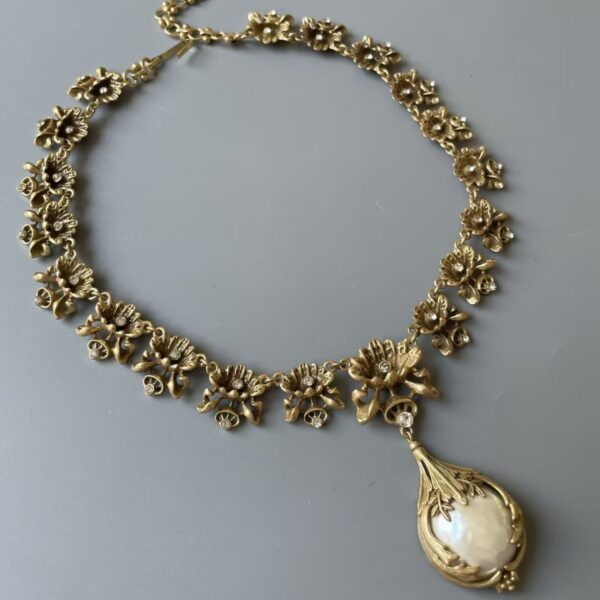 oly-044937c3d63ff81908461571002f03bc Wholesale Vintage-style necklaces and earrings, retro court-style earrings