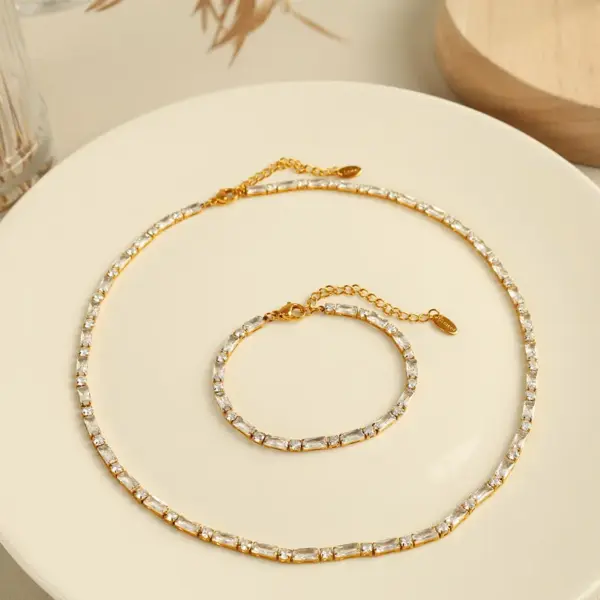 Wholesale Ion Plating (IP) Real Gold Plated 18K Gold Square Rectangle 304 Stainless Steel Elegant Simple Style Waterproof Non Tarnish 304 Stainless Steel Bracelets
