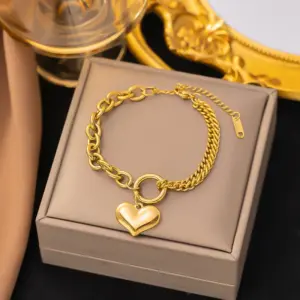 5 [Ae31] Heart-Shaped Bracelet / Gold