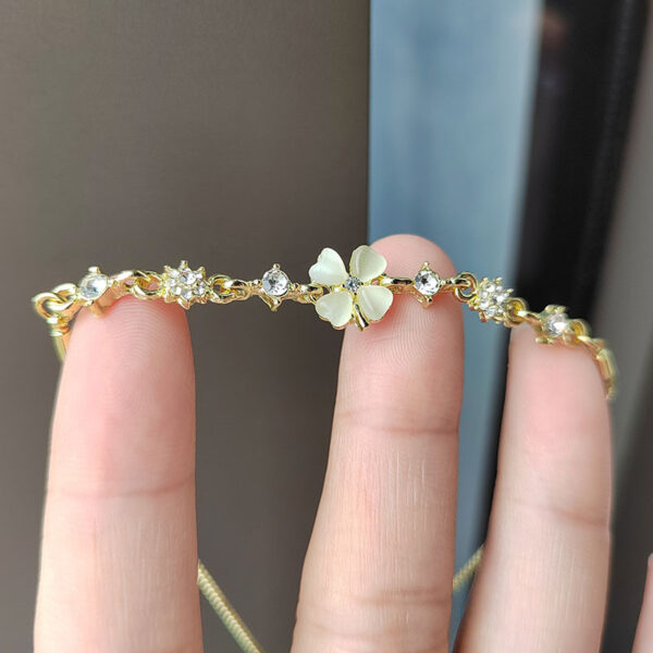 oly-05455eabff8c59581d8b1c375bfb6030 Wholesale Korean Style Dongdaemun High-End Temperament Bracelet for Women Electroplated Diamond Cat's Eye Petals Flower Hand Jewelry Wholesale Fashion
