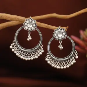 Round Antique Silver / White