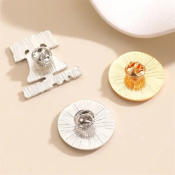 oly-058a7bd62497ae7946c7118a4758a72b Wholesale Cartoon Pinback Badge Metal Pin With Artificial Rhinestones Featuring Stamping Craft In Multicolor