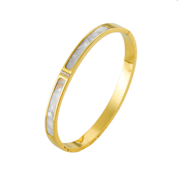 Wholesale Stainless steel and titanium steel colorfast jewelry, three-diamond shell titanium steel bracelet
