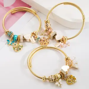 Wholesale PVD Coated 14K Gold Plated Heart Shape 304 Stainless Steel Alloy Vacation Classic Style Waterproof Non Tarnish 304 Stainless Steel Bangle