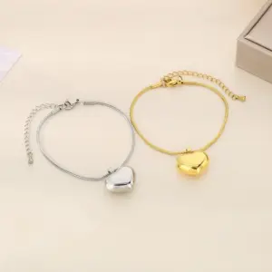 Wholesale Ion Plating (IP) 18K Gold Plated Heart Shape 304 Stainless Steel Casual Simple Style Streetwear Waterproof Non Tarnish 304 Stainless Steel Bracelets