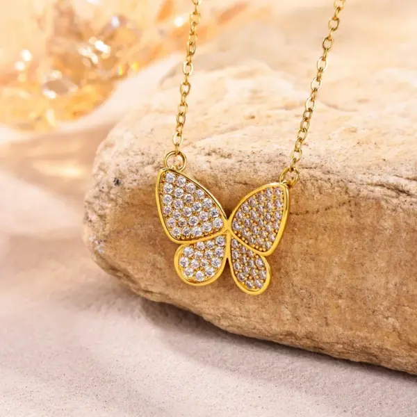 Wholesale Three-dimensional Palm Pendant Necklace For Women With 18K Real Gold Plated Copper And Zircon Inlay, PVD Coated Cable Chain