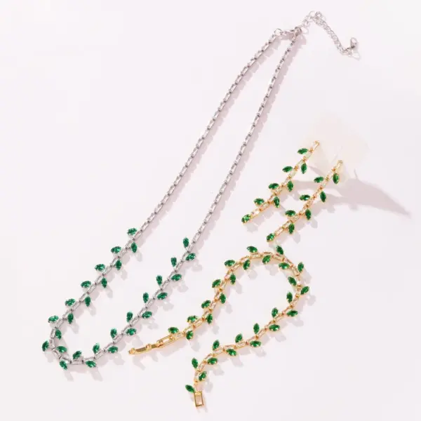 Wholesale Waterproof Leaf Pendant Necklace For Women With 18K Gold Plated Copper And Zircon Inlay, Handmade Chain