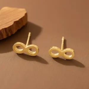 E03008-Infinite Eight-earring- Gold