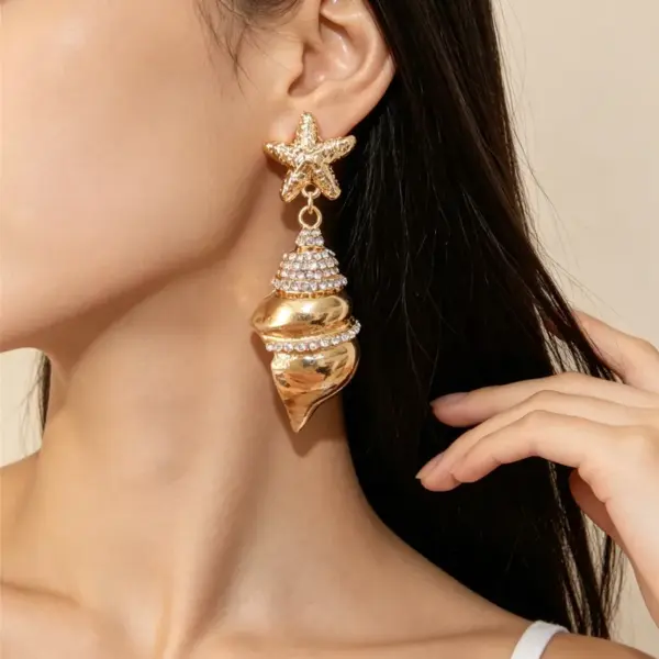 oly-08b8e6a3242f781c57956b49014fd14e Wholesale Bohemian Asymmetrical Geometric Stud Earrings For Women In Gold With Rhinestone Inlay, Zinc Alloy Material