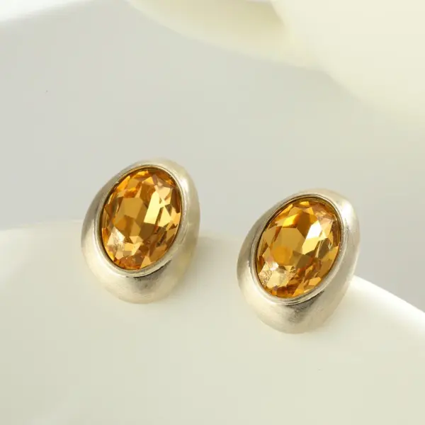 Wholesale 18K Gold Plated Copper (Water Plating) Oval Brushed Rhinestone Earrings For Women