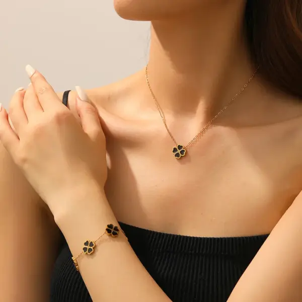 Wholesale 304 Stainless Steel Heart Shape PVD Coated Stone-Free 18K Real Gold Plated Simple Style Waterproof Non Tarnish Cable Chain Gold Jewelry Set