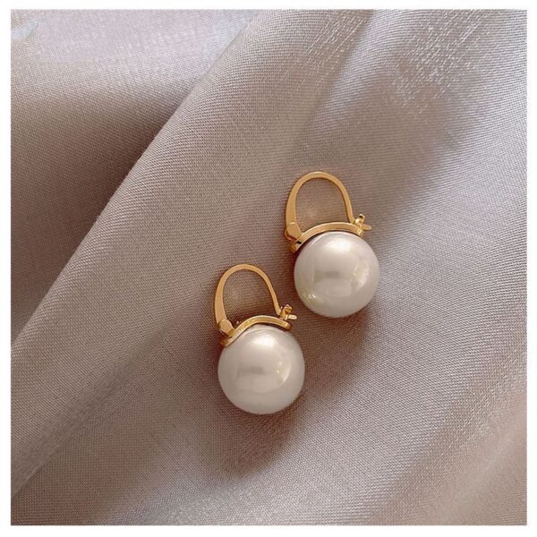 Wholesale Simple Style Round Alloy Inlay Pearl Women's Earrings