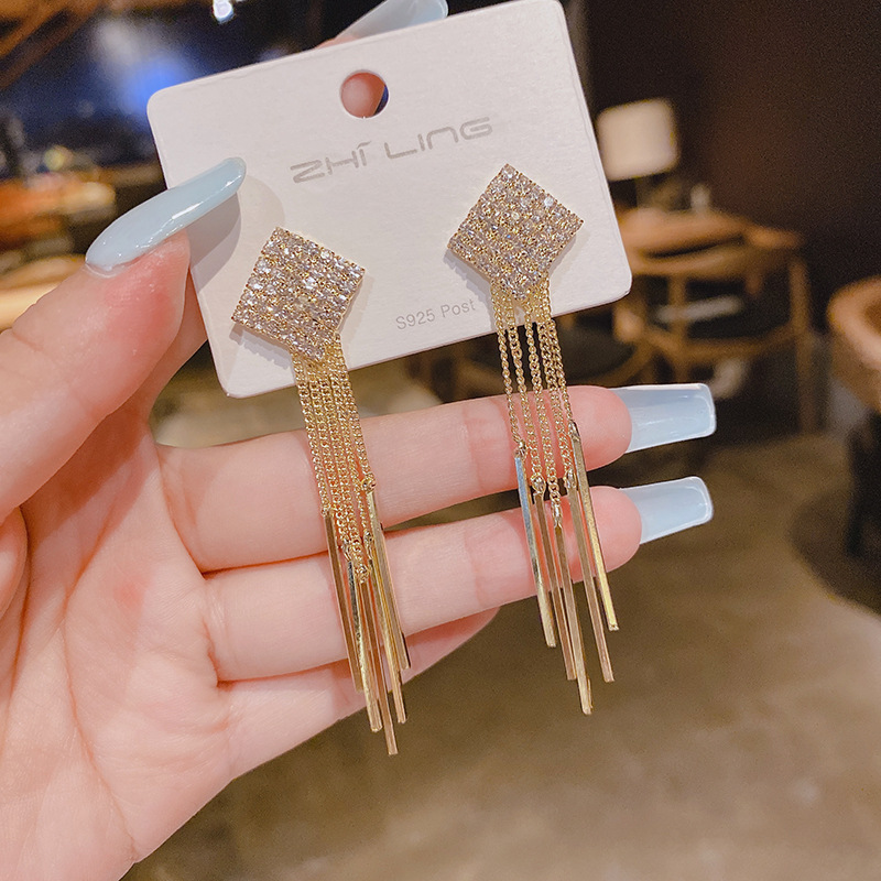 Wholesale French Accessible Luxury Personalized Inlaid Super Flash Full Diamond Earrings Full Diamond Claw Chain Tassel Earrings Long Tassel Versatile