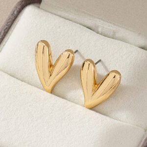 1 pair of gold