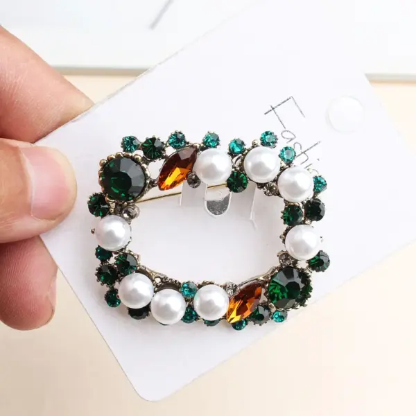 Wholesale Asymmetrical Zinc Alloy Pin Garland With Artificial Pearl Inlay, Perfect For Independence Day