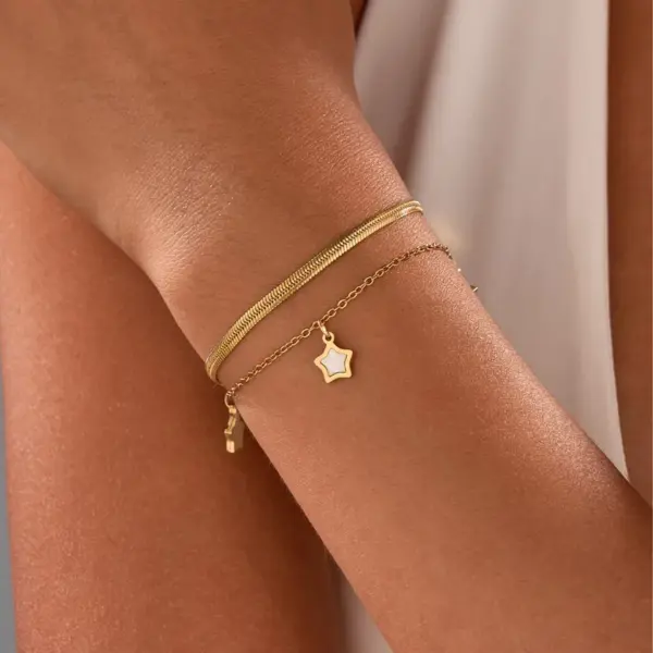 Wholesale New Fashionable Titanium Steel Bracelet 18K Gold Leaf And Flower Design Non-Fading Stylish Women's Jewelry Accessory