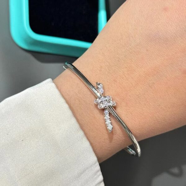 oly-0acb03ebf63b7682d97db674aab3e5b6 Wholesale Electroplated Copper and Plastic Snap-Clasp Bracelet — Full-Pavé, Rope-Knot Design, Non-Fading Jewelry