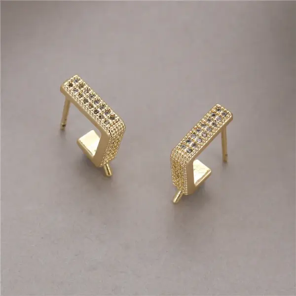 Wholesale Irregular Stud Earrings For Women Featuring Copper Material With Electroplated Gold And Artificial Pearl Inlay